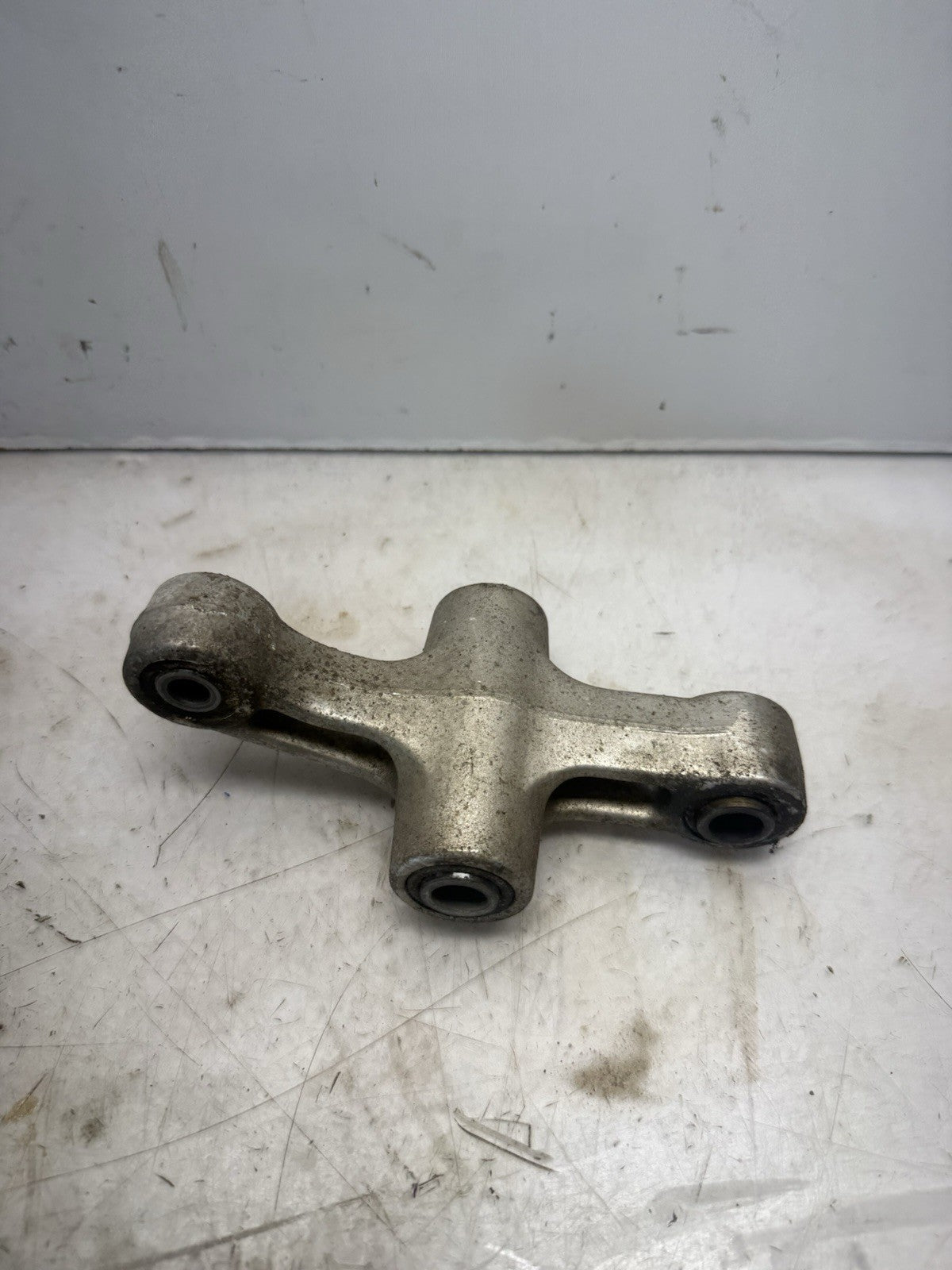 98-06 Suzuki Katana GSX750F GSX600F REAR SHOCK FRAME DOGBONE LINKAGE 62600-08810