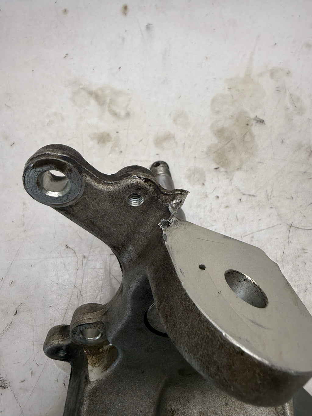 2003-2007 Suzuki Quadsport Z400 LTZ400 OEM FRONT LEFT STEERING KNUCKLE