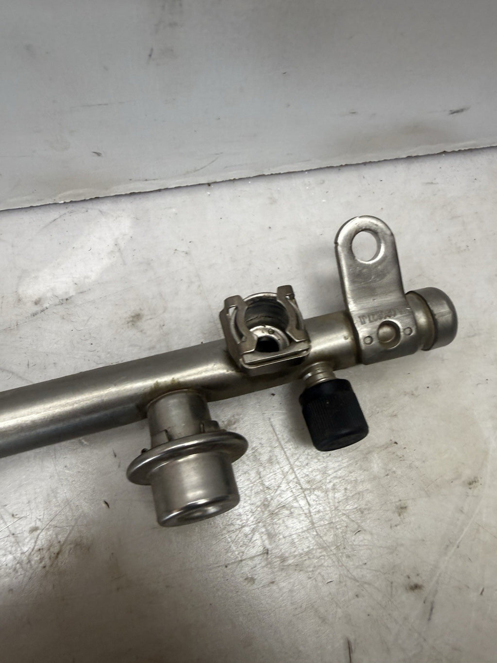 2009-2011 POLARIS SPORTSMAN XP 850 EFI OEM FUEL INJECTION RAIL
