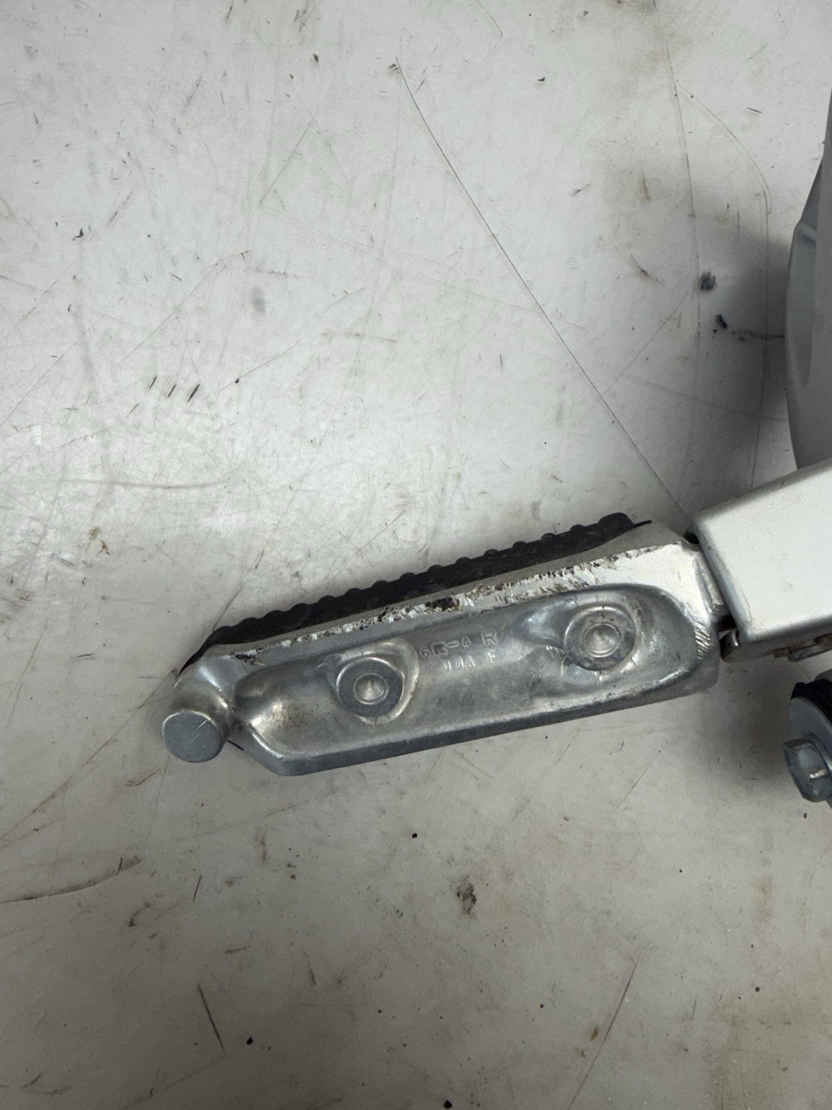 1988-2006 Suzuki GSXF 600 OEM Katana Foot Pegs Rests Left Right Set