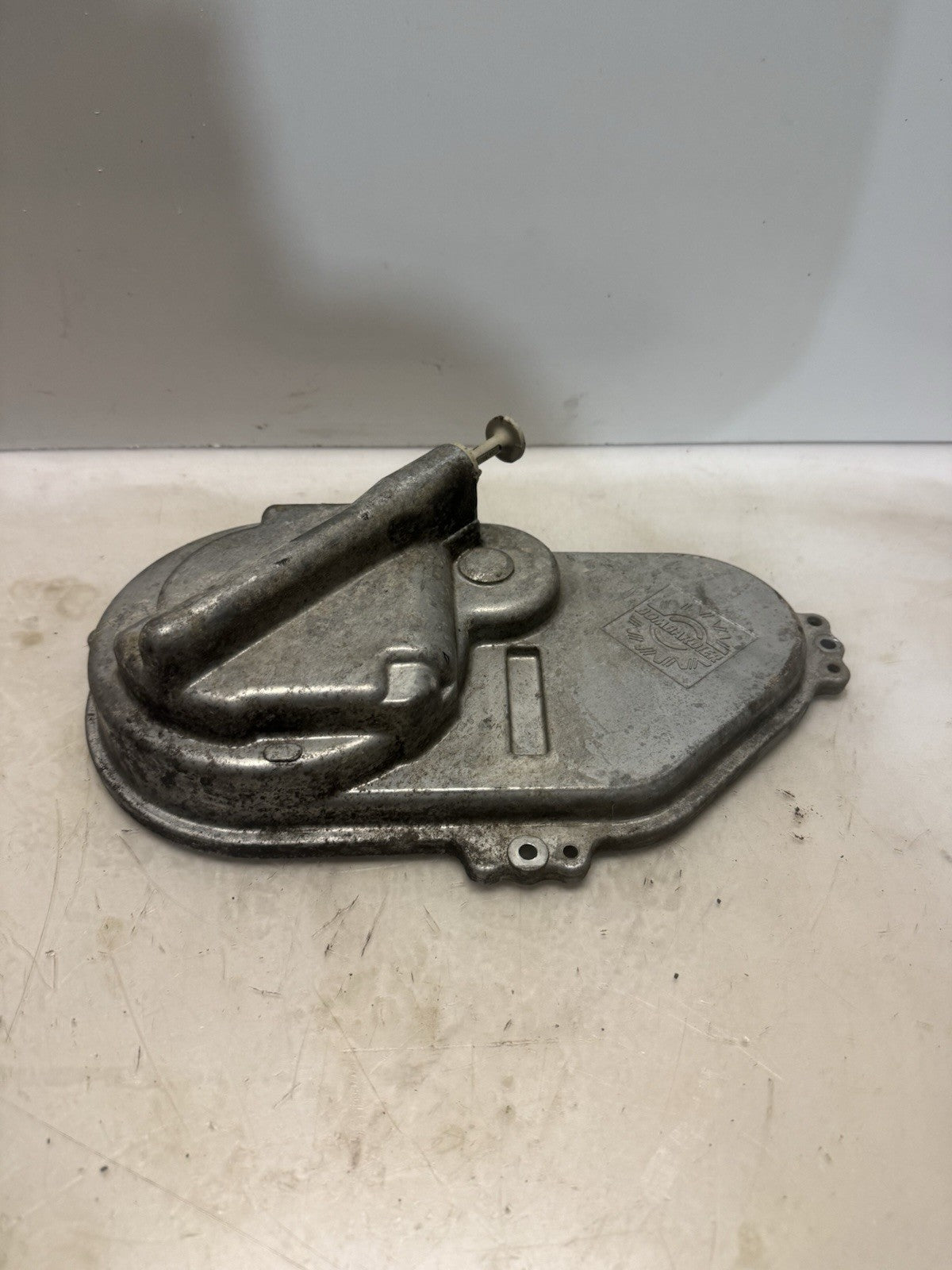1995 SKIDOO GRAND TOURING 500 OEM TRANSMISSION CHAINCASE DROP CASE COVER