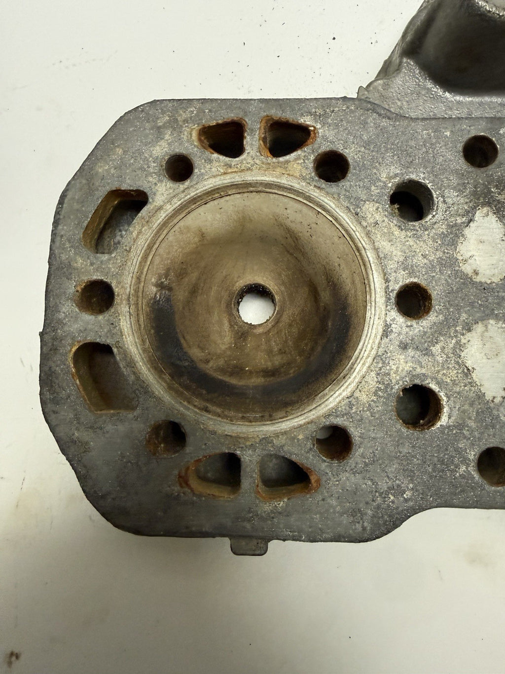 1985-1991 Polaris Indy 400 XC OEM Cylinder Head Cap Lid Dome 3083847