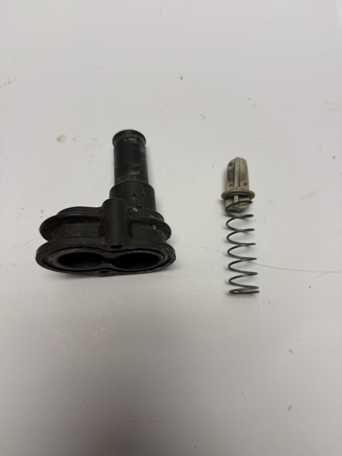 1994-1997 POLARIS SL780 OEM THERMOSTAT COVER w/ Popoff Valve & Spring