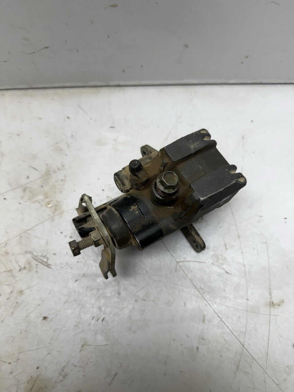 GOOD 1987-2006 Yamaha Banshee YFZ 350 OEM Rear Brake Caliper 1UY-2580W-02-00