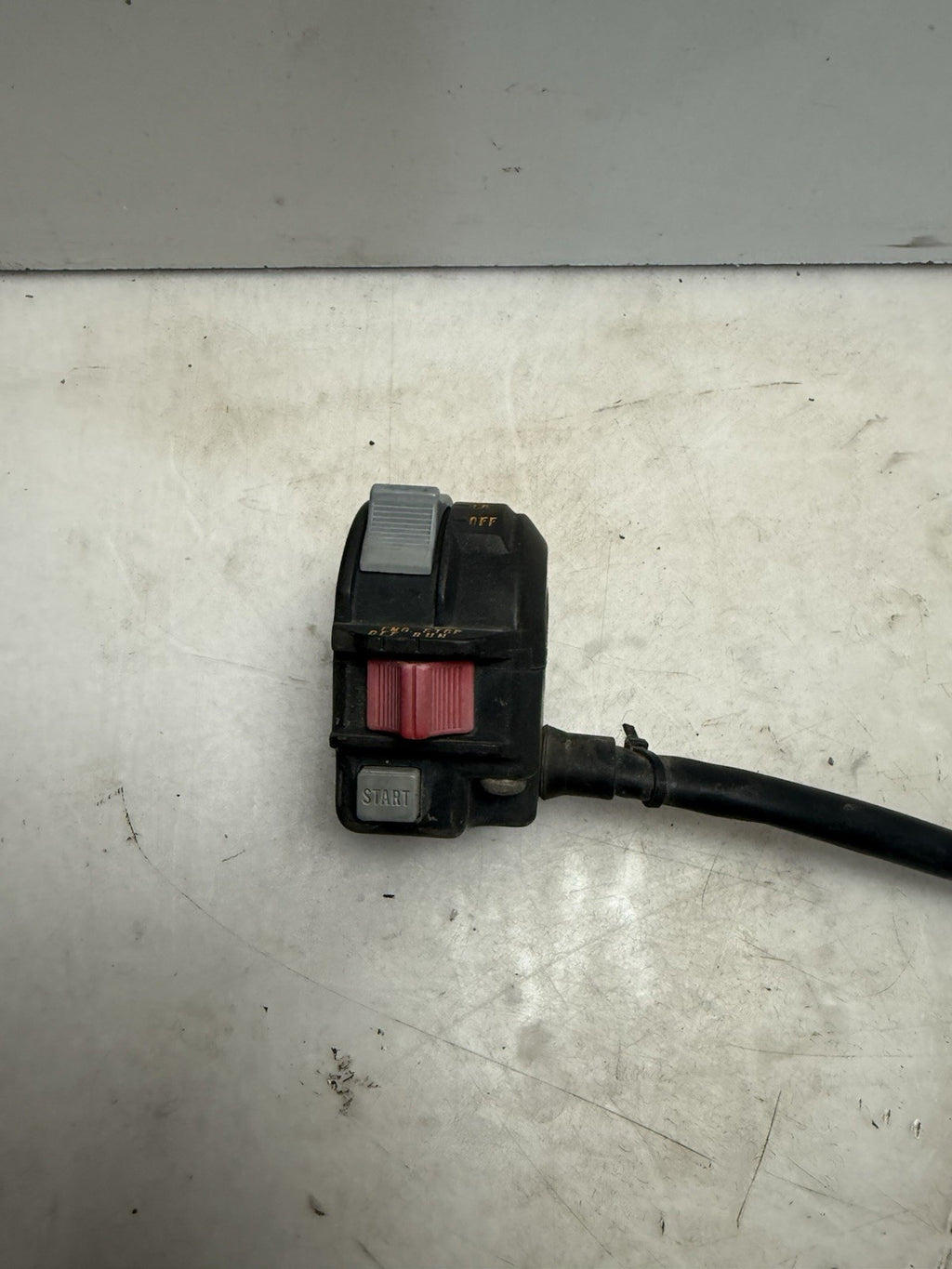 2004-2005 Yamaha YFZ450 OEM Left Handlebar Switch Control 5TG-83973-00-00
