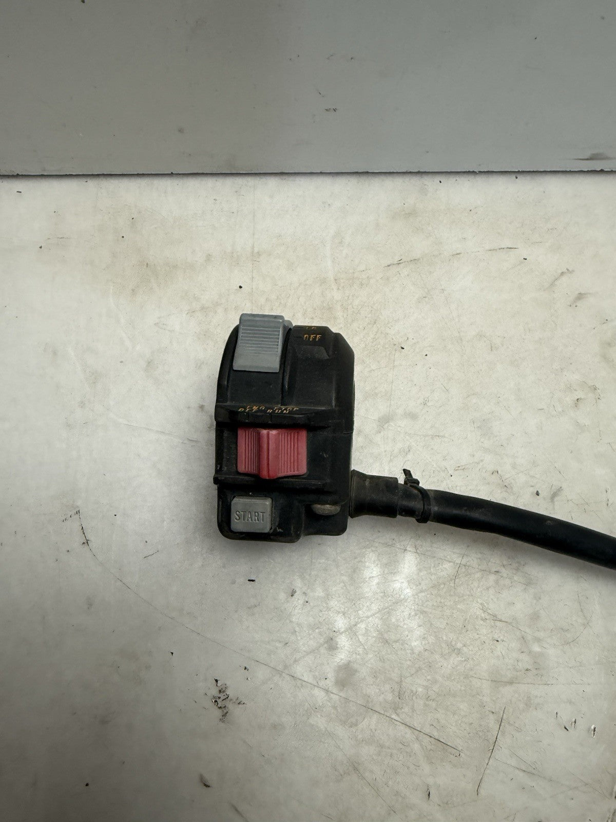 2004-2005 Yamaha YFZ450 OEM Left Handlebar Switch Control 5TG-83973-00-00