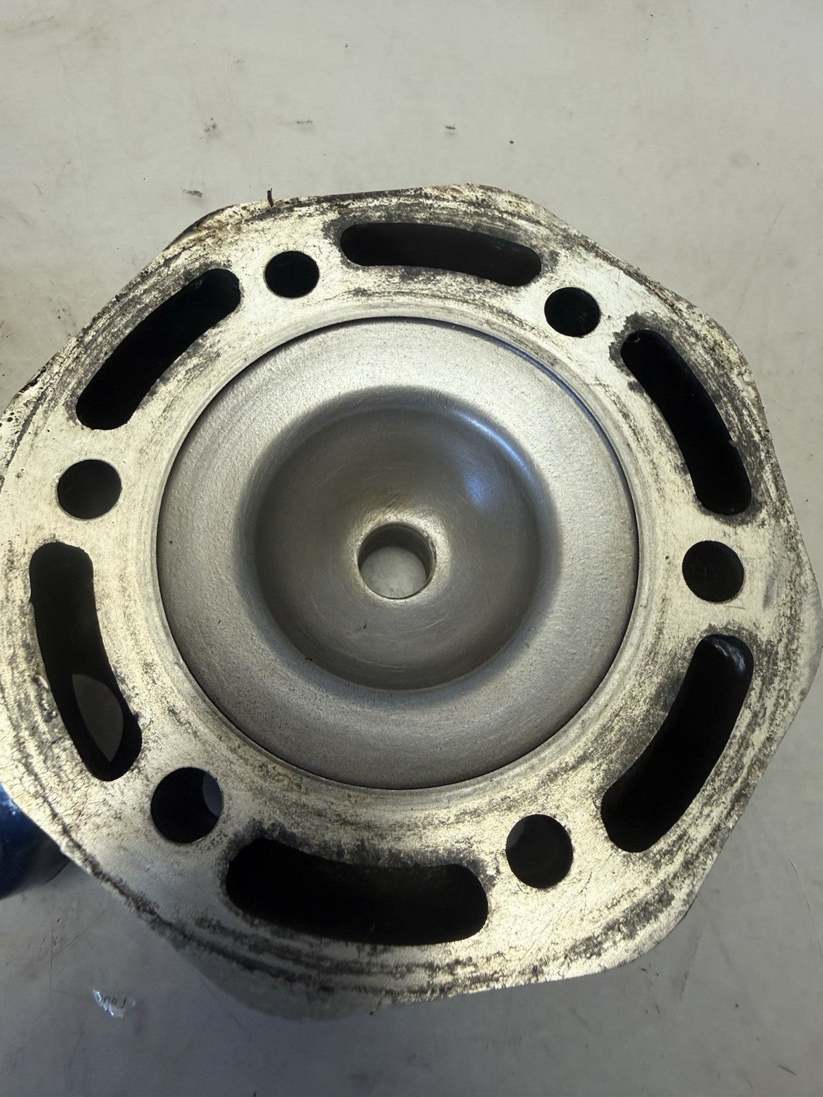 1994-1995 Polaris SL 750 Oem Engine Top End Cylinder Head 3240212