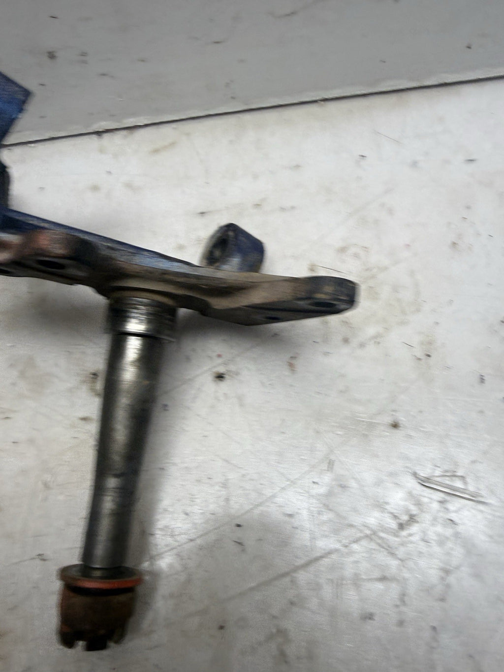 GOOD 1989-2013 Yamaha Raptor 250 / Banshee 350 OEM RH Right Front Spindle