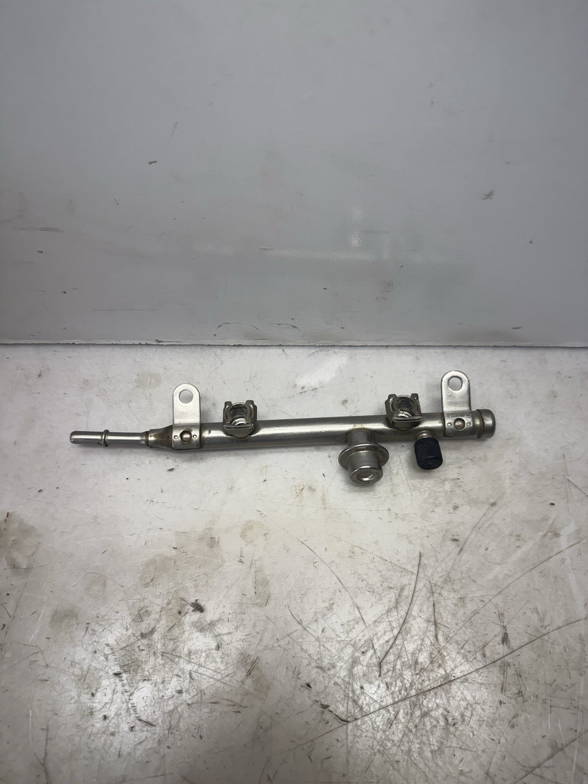 2009-2011 POLARIS SPORTSMAN XP 850 EFI OEM FUEL INJECTION RAIL