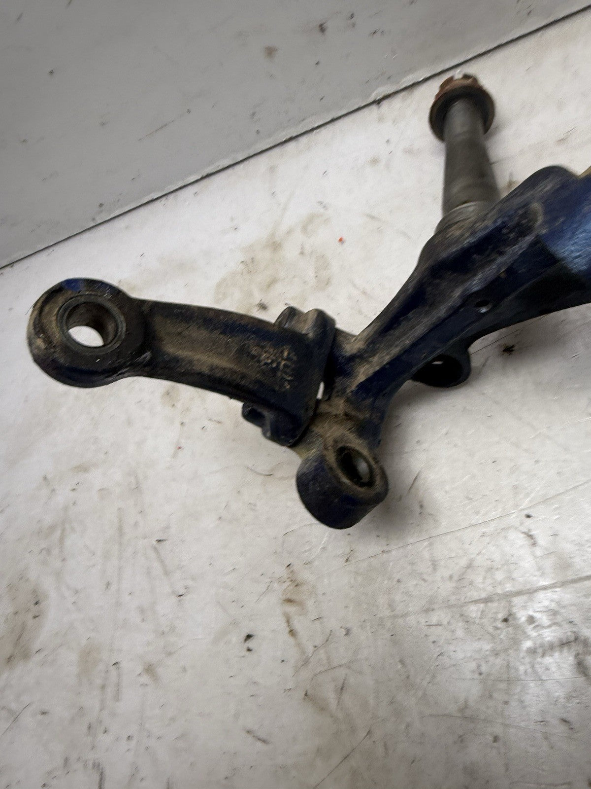GOOD 1989-2013 Yamaha Raptor 250 / Banshee 350 OEM RH Right Front Spindle