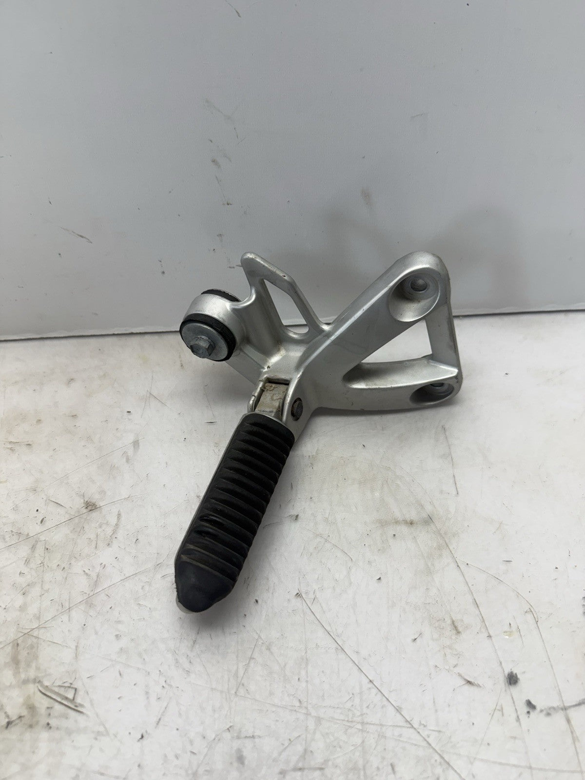 1988-2006 Suzuki GSXF 600 OEM Katana Foot Pegs Rests Left Right Set