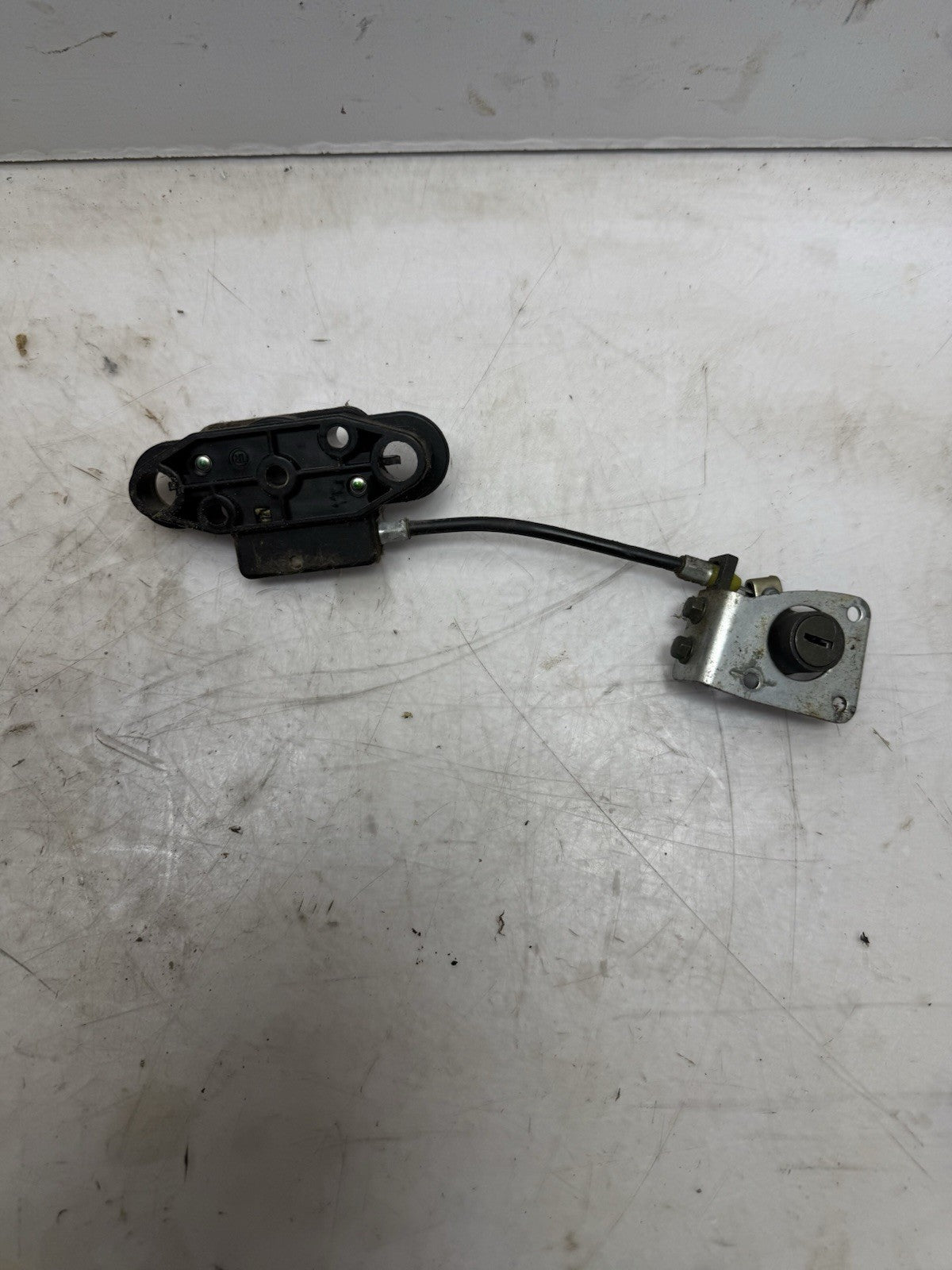 2001 Suzuki GSX600F Ignition Gas Tank Seat Lock Set. *BROKE KEY*