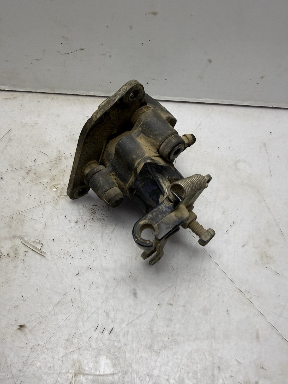 GOOD 1987-2006 Yamaha Banshee YFZ 350 OEM Rear Brake Caliper 1UY-2580W-02-00
