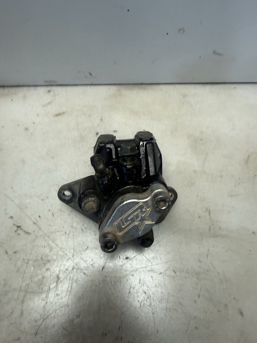 2004-2005 YFZ 450 YFZ450 REAR BRAKE CALIPER W/ BLOCK OFF PLATE 5TG-2580W-00-00