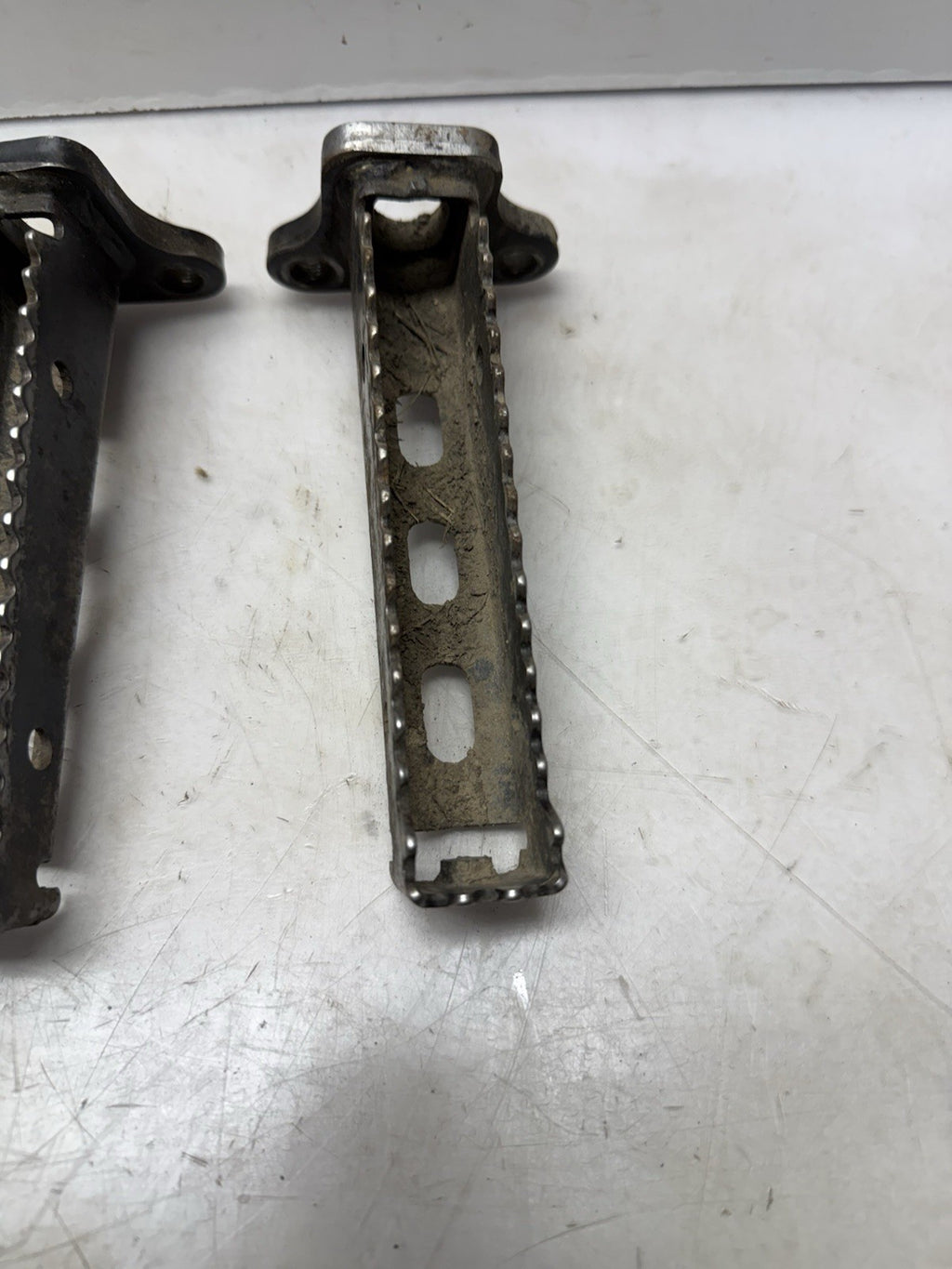 2003-2008 SUZUKI LTZ400 OEM FOOT PEGS LEFT AND RIGHT FOOTREST SET