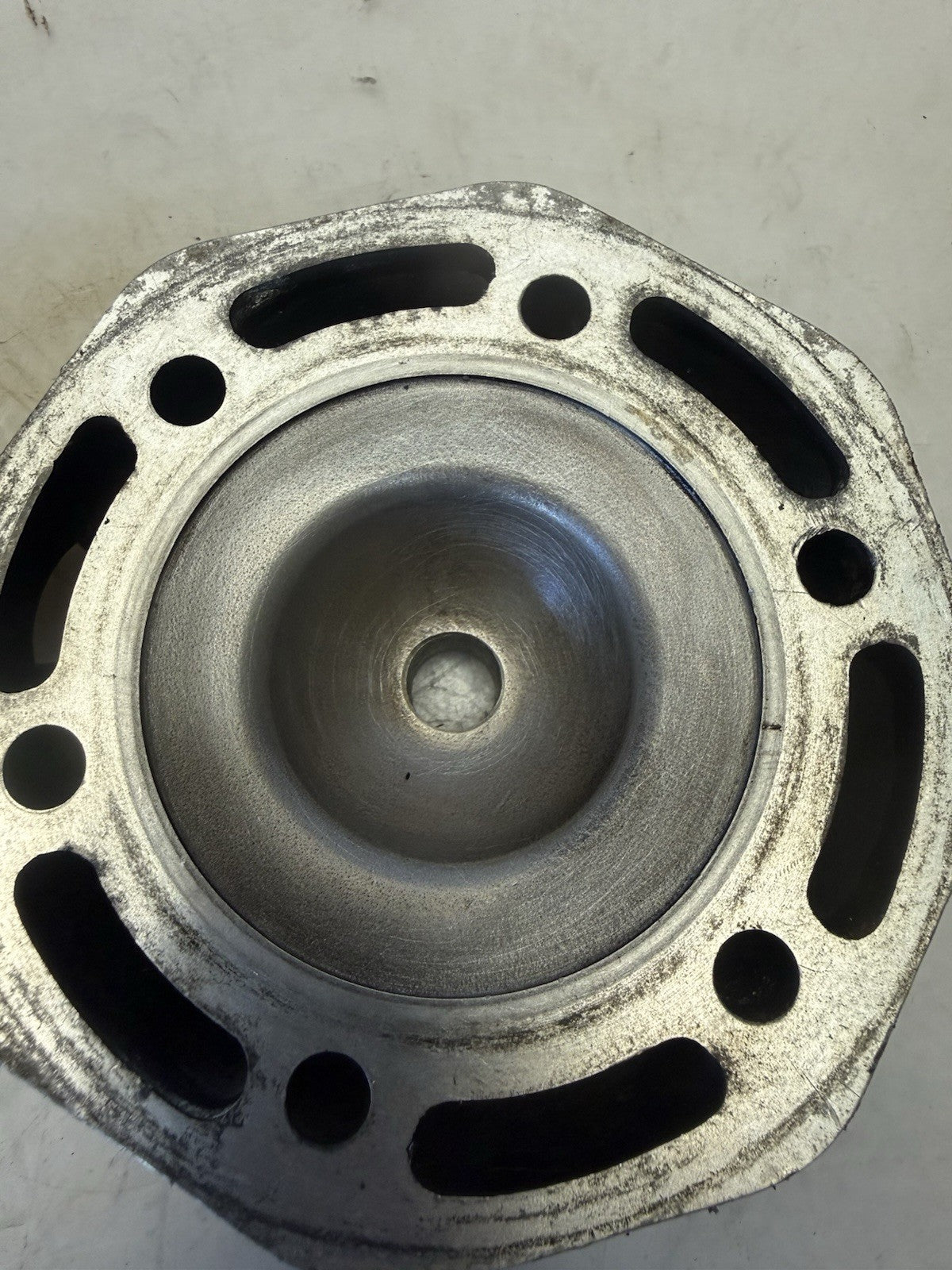 1994-1995 Polaris SL 750 Oem Engine Top End Cylinder Head 3240212