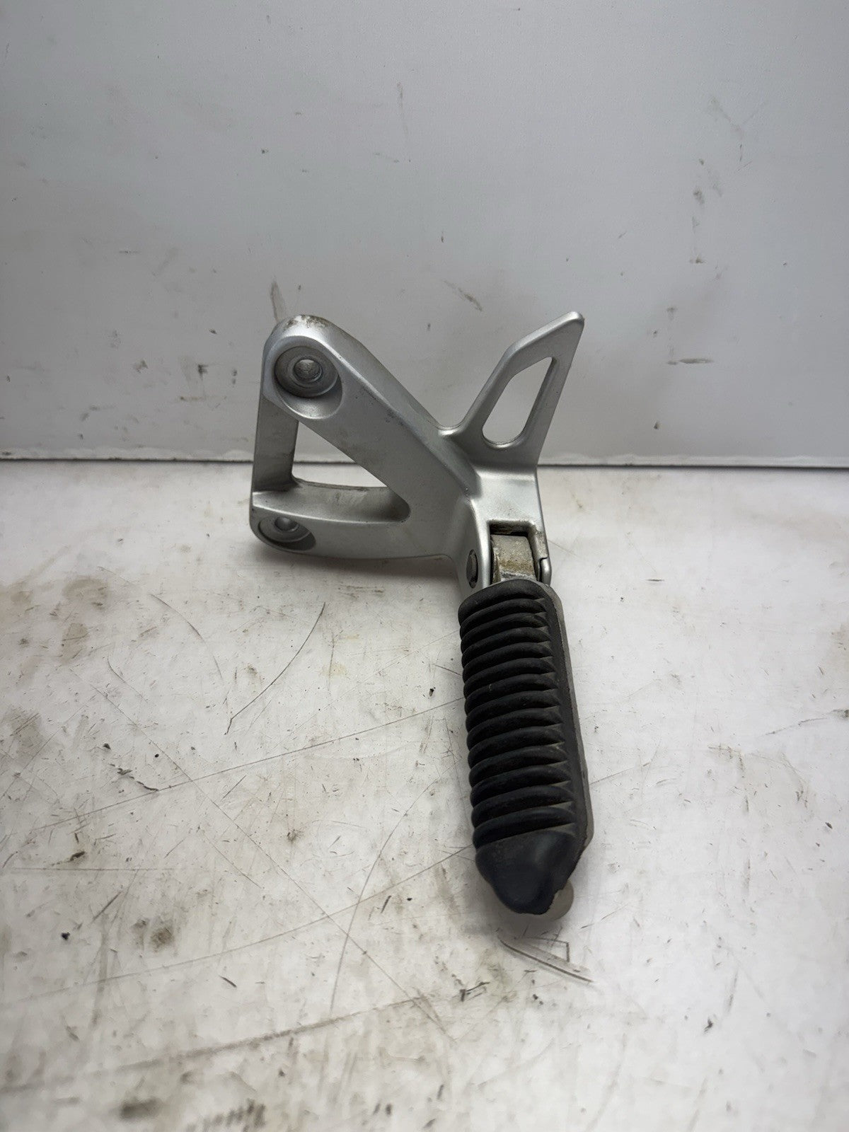 1988-2006 Suzuki GSXF 600 OEM Katana Foot Pegs Rests Left Right Set
