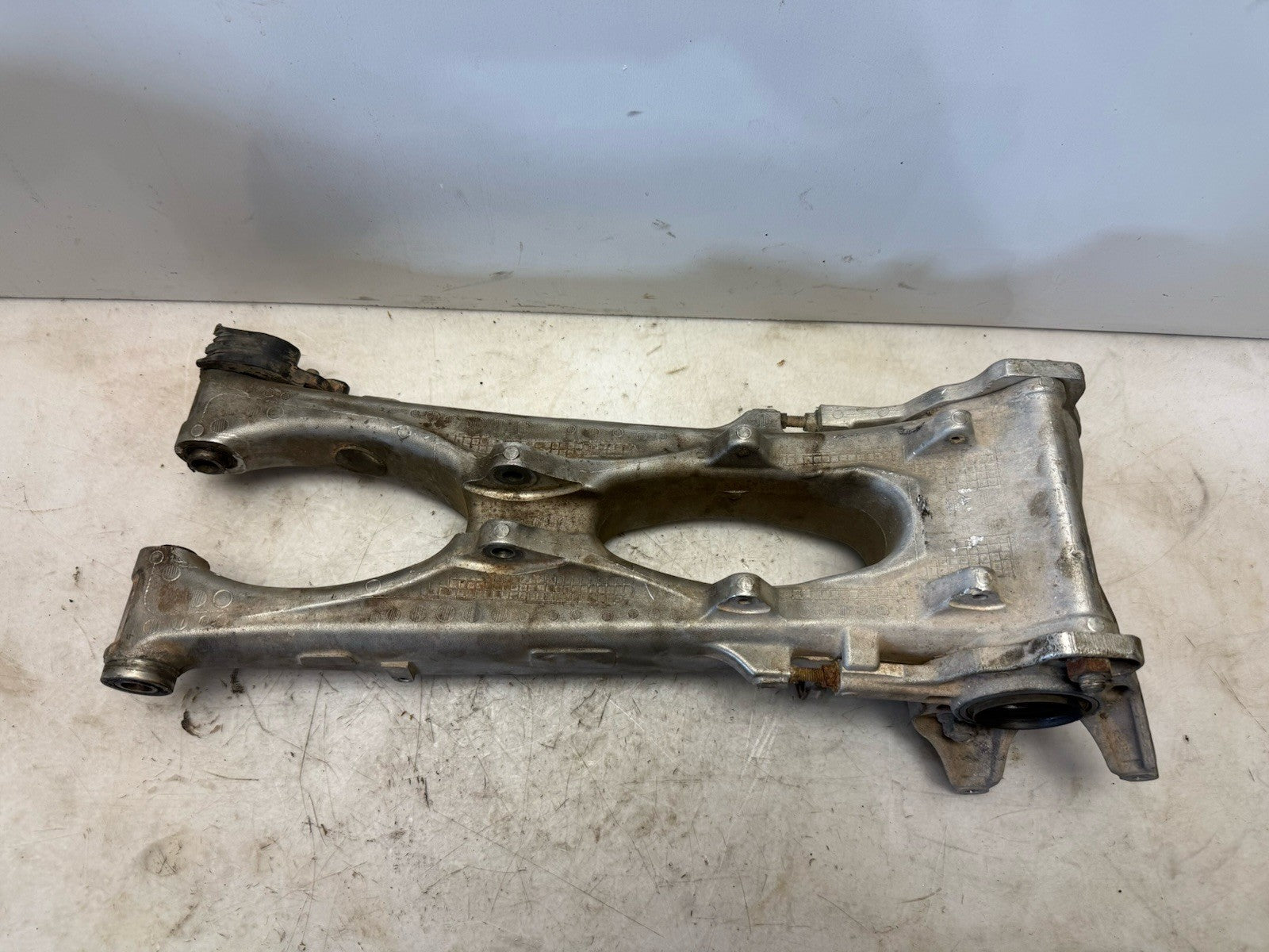 2004-2005 Yamaha YFZ 450 OEM Rear Suspension Swingarm w/ Carrier 5TG-22110-01-00