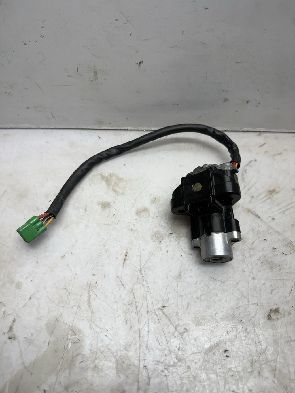 2001 Suzuki GSX600F Ignition Gas Tank Seat Lock Set. *BROKE KEY*