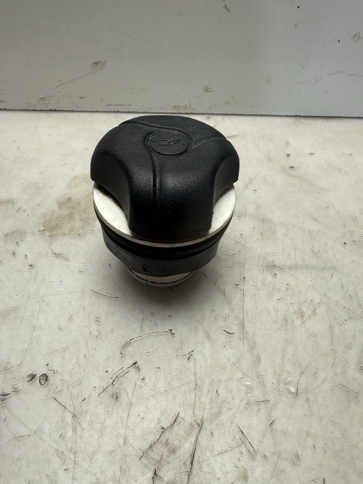1998-2005 Sea-Doo Sportster 717/720 OEM Oil Filler Neck + Cap 275000142