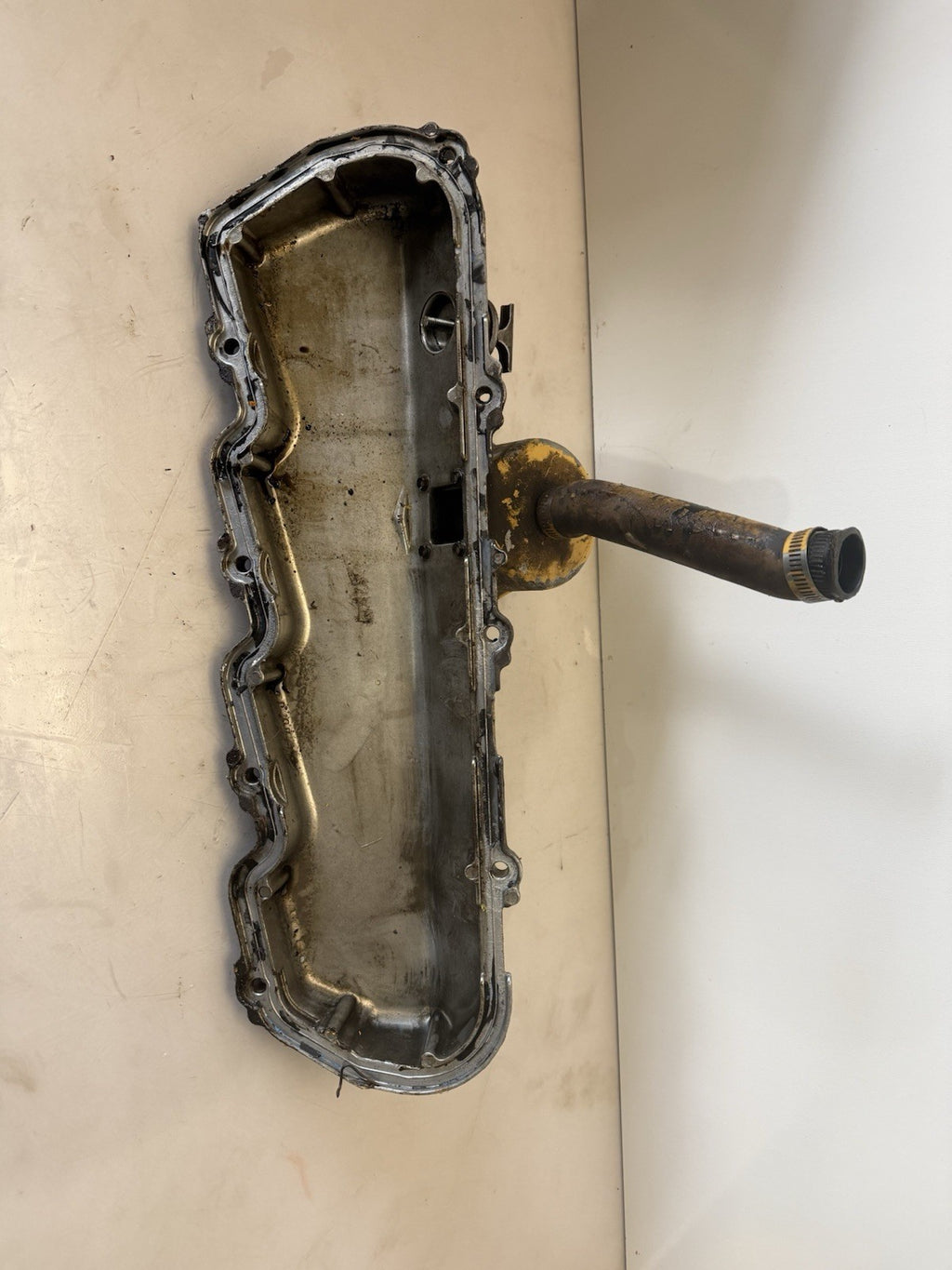 CAT Caterpillar 3208 Engine Valve Cover Passenger Side