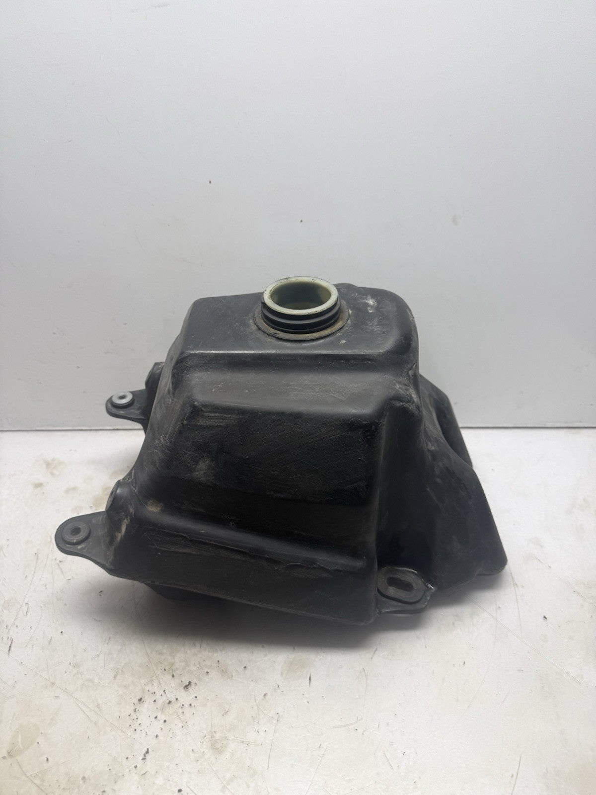 GOOD NO LEAKS 1987-2006 Yamaha Banshee YFZ 350 OEM Gas Fuel Tank 2GU-24110-00-00