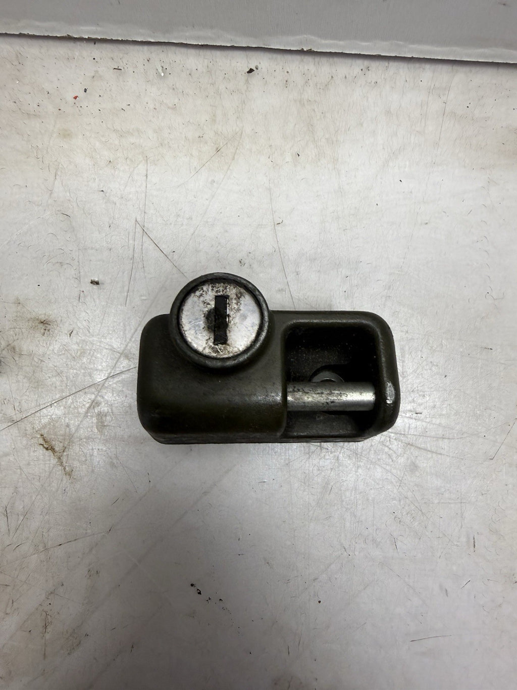2001 Suzuki GSX600F Ignition Gas Tank Seat Lock Set. *BROKE KEY*