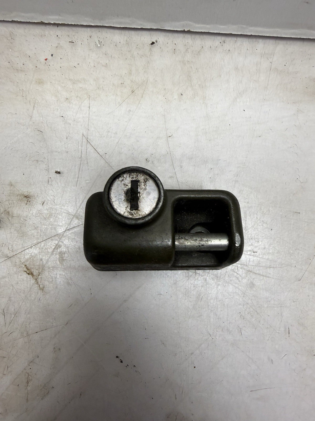 2001 Suzuki GSX600F Ignition Gas Tank Seat Lock Set. *BROKE KEY*