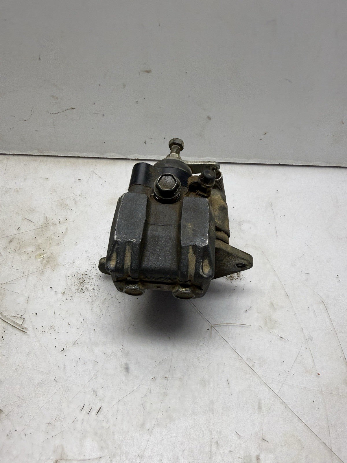 GOOD 1987-2006 Yamaha Banshee YFZ 350 OEM Rear Brake Caliper 1UY-2580W-02-00