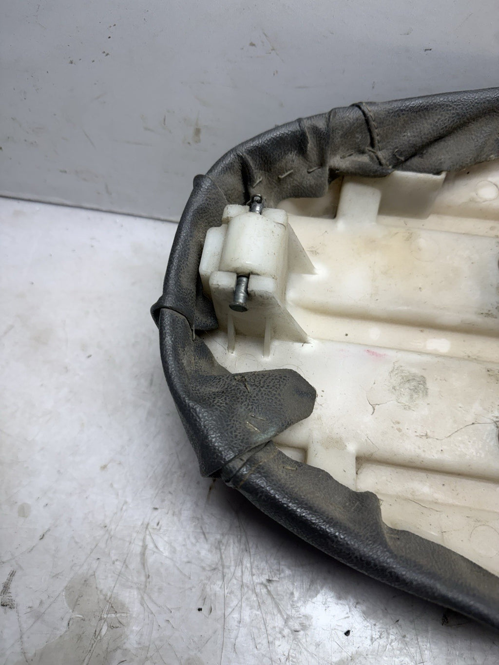 1989 Yamaha RAZZ 50cc Riva Scooter OEM Seat Ass’y