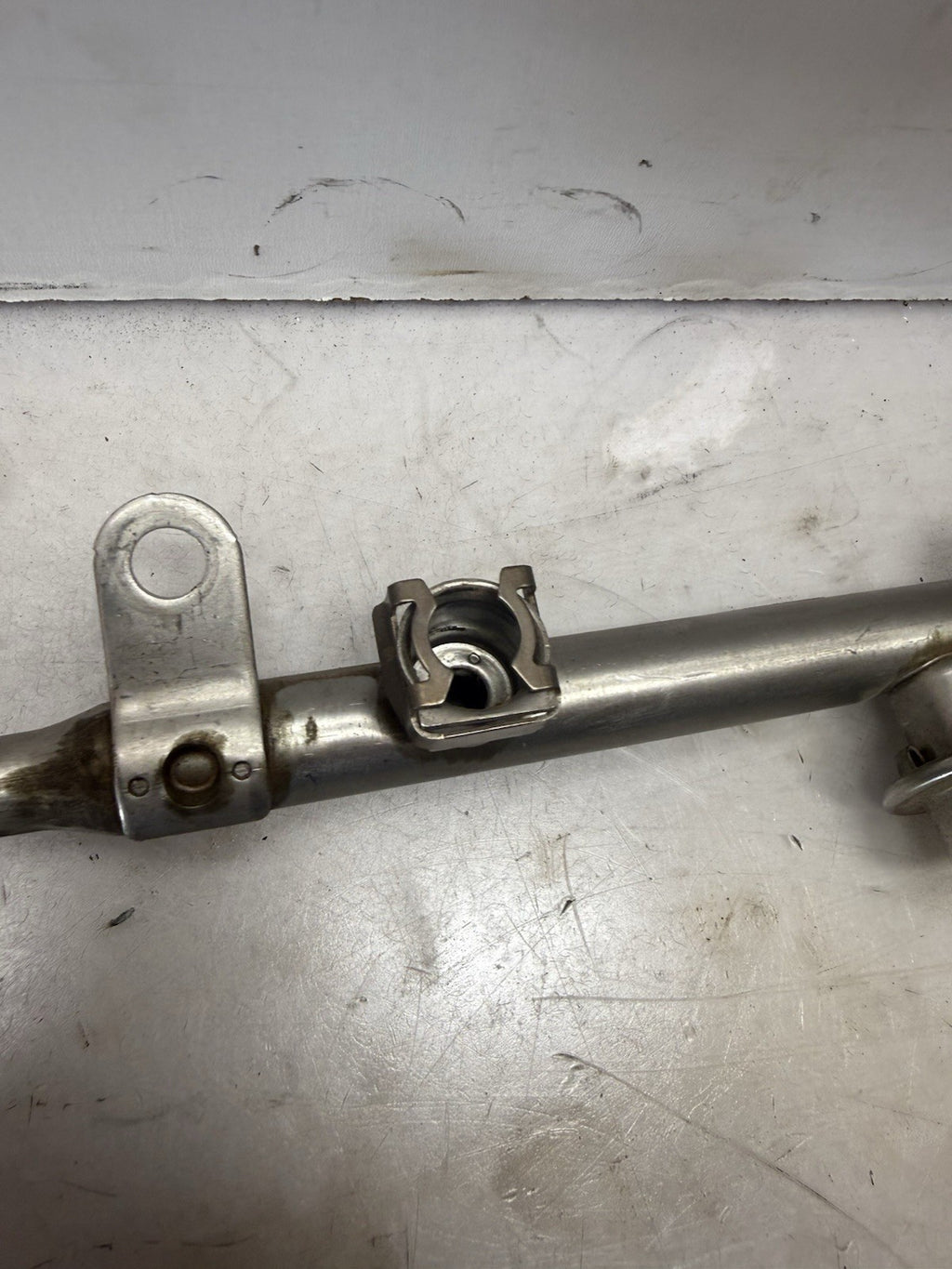 2009-2011 POLARIS SPORTSMAN XP 850 EFI OEM FUEL INJECTION RAIL