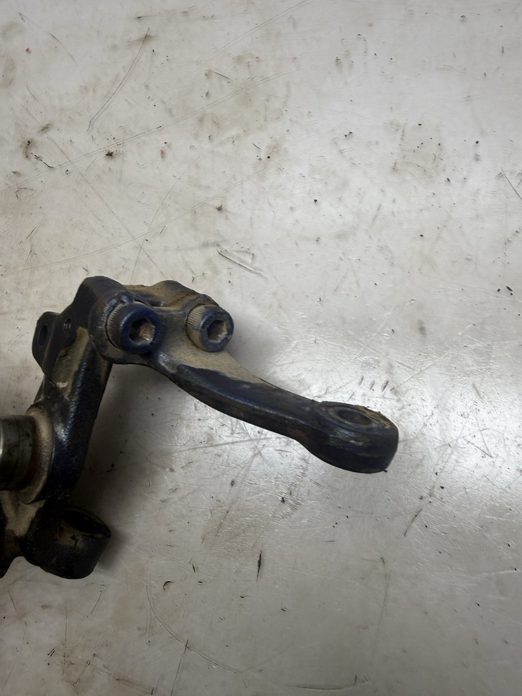 GOOD 1989-2013 Yamaha Raptor 250 / Banshee 350 OEM LH Left Front Spindle
