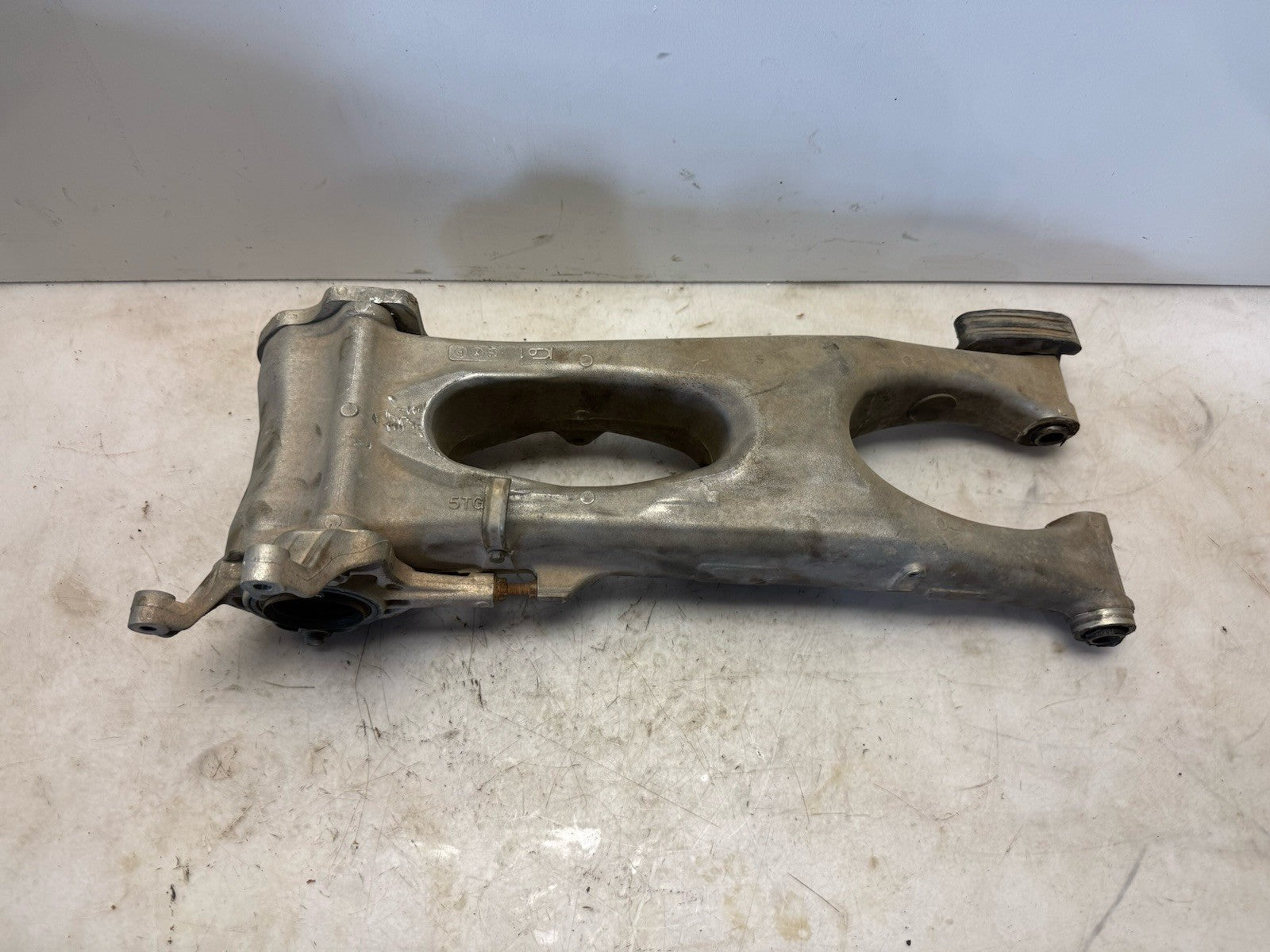 2004-2005 Yamaha YFZ 450 OEM Rear Suspension Swingarm w/ Carrier 5TG-22110-01-00
